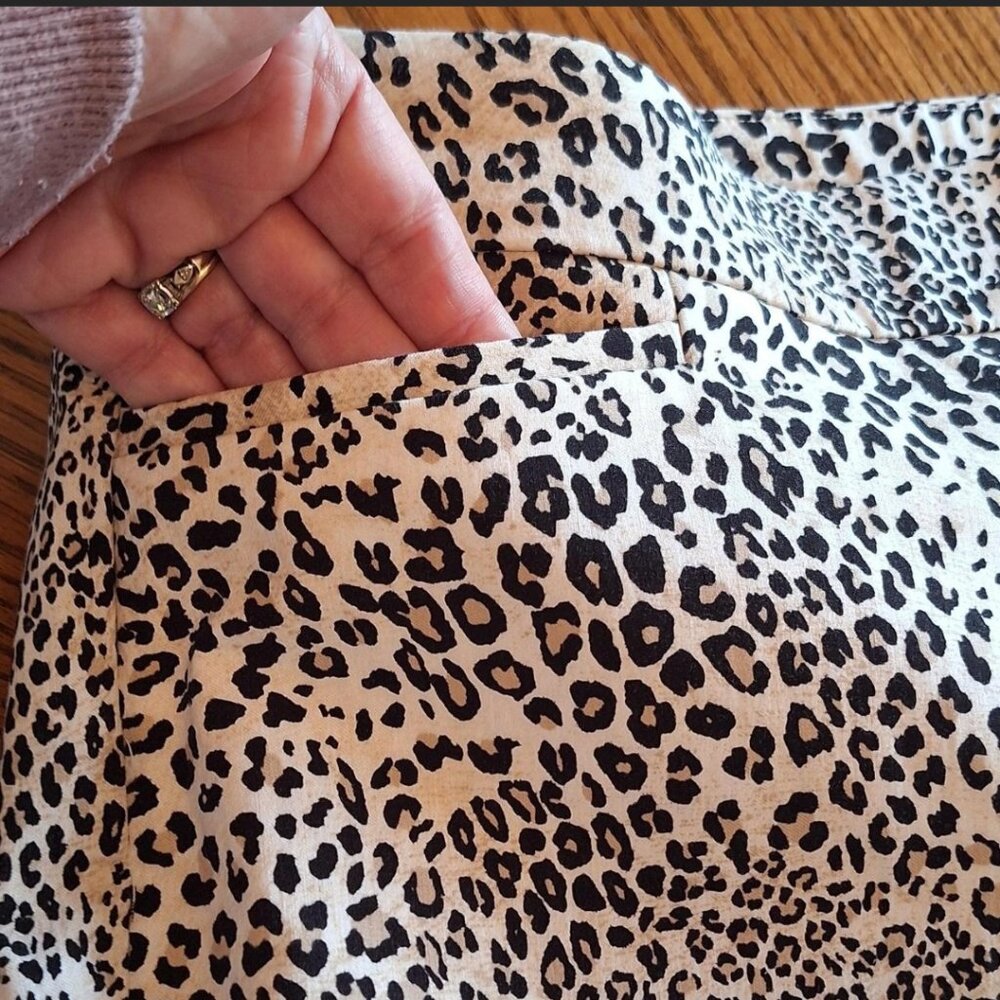 CHICO'S leopard print capri trousers, size1, medium. - Picture 3 of 7